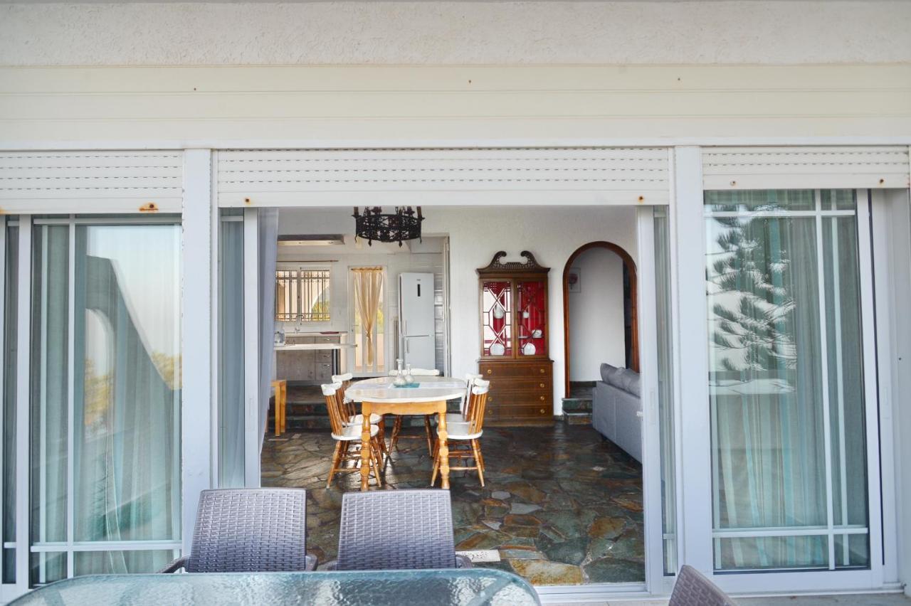 Kamari  Antorina Beachfront Villas With Private Pools מראה חיצוני תמונה