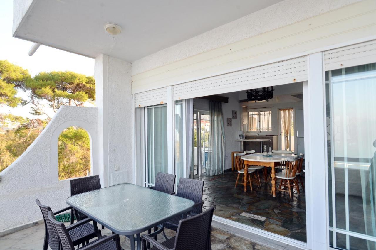 Kamari  Antorina Beachfront Villas With Private Pools מראה חיצוני תמונה