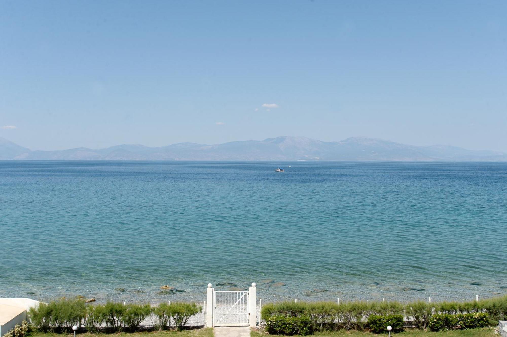 Kamari  Antorina Beachfront Villas With Private Pools מראה חיצוני תמונה
