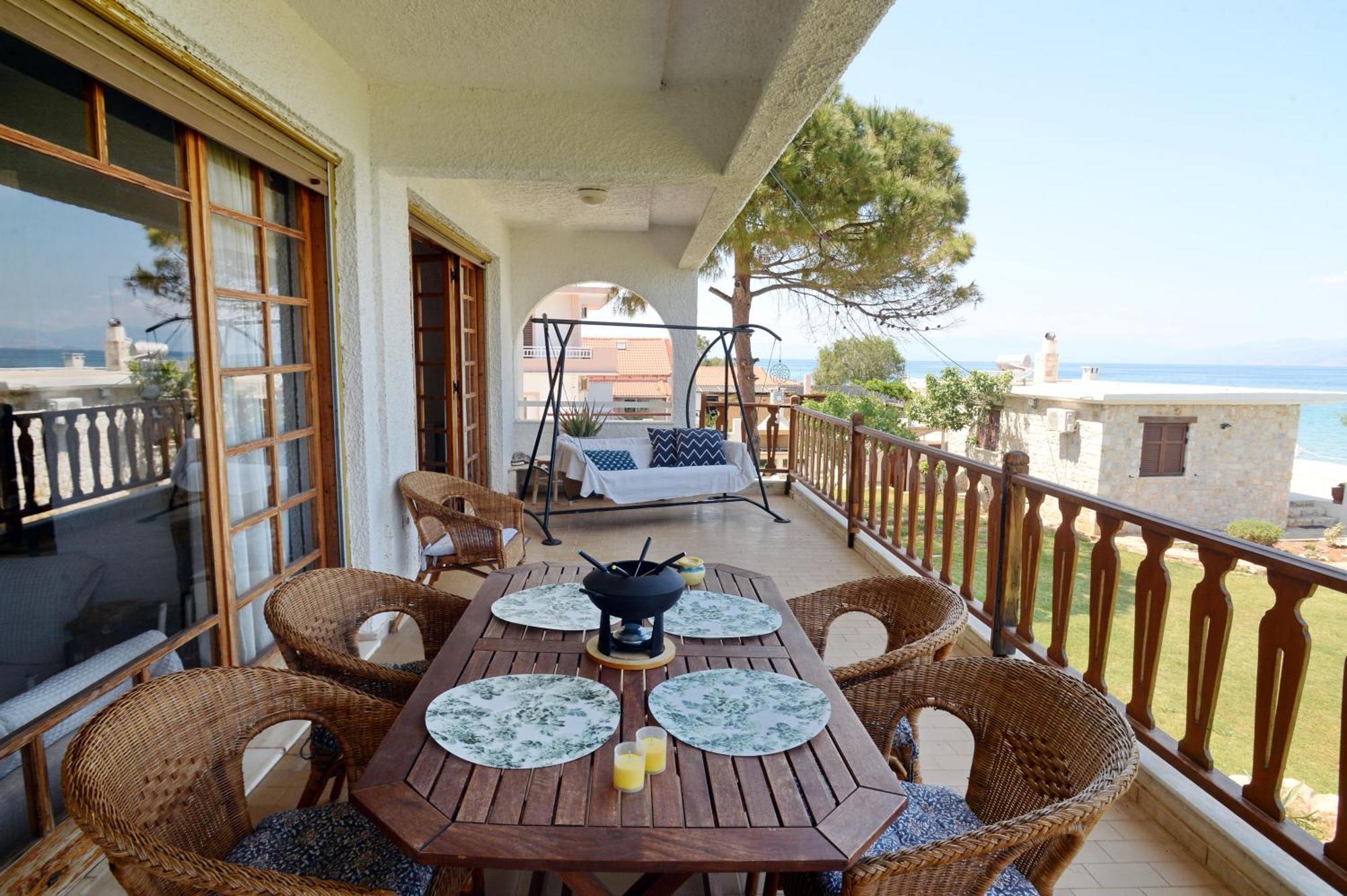Kamari  Antorina Beachfront Villas With Private Pools מראה חיצוני תמונה