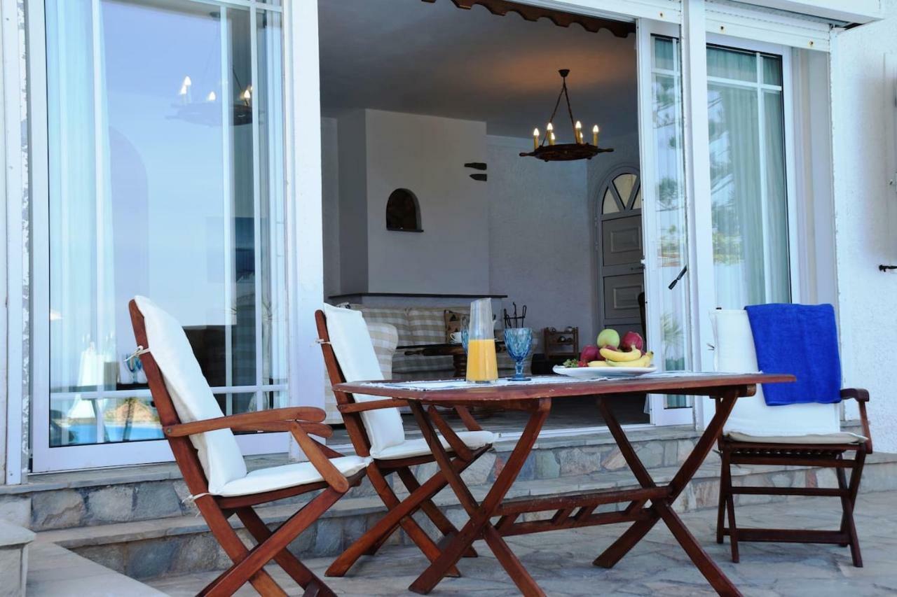 Kamari  Antorina Beachfront Villas With Private Pools מראה חיצוני תמונה