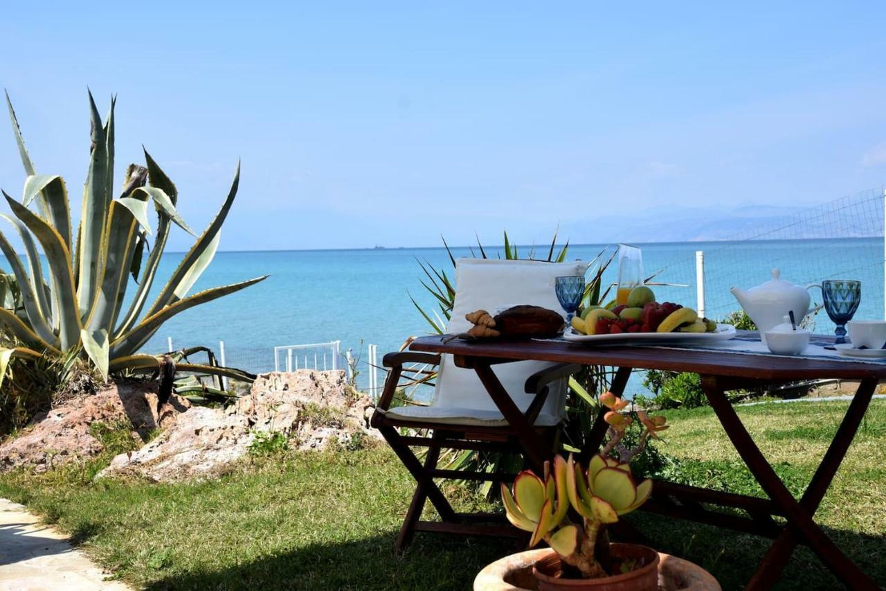 Kamari  Antorina Beachfront Villas With Private Pools מראה חיצוני תמונה