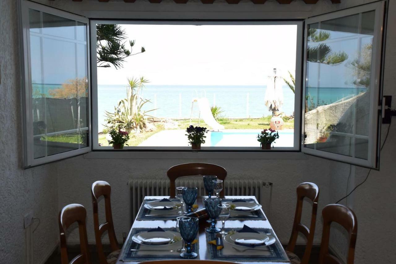 Kamari  Antorina Beachfront Villas With Private Pools מראה חיצוני תמונה