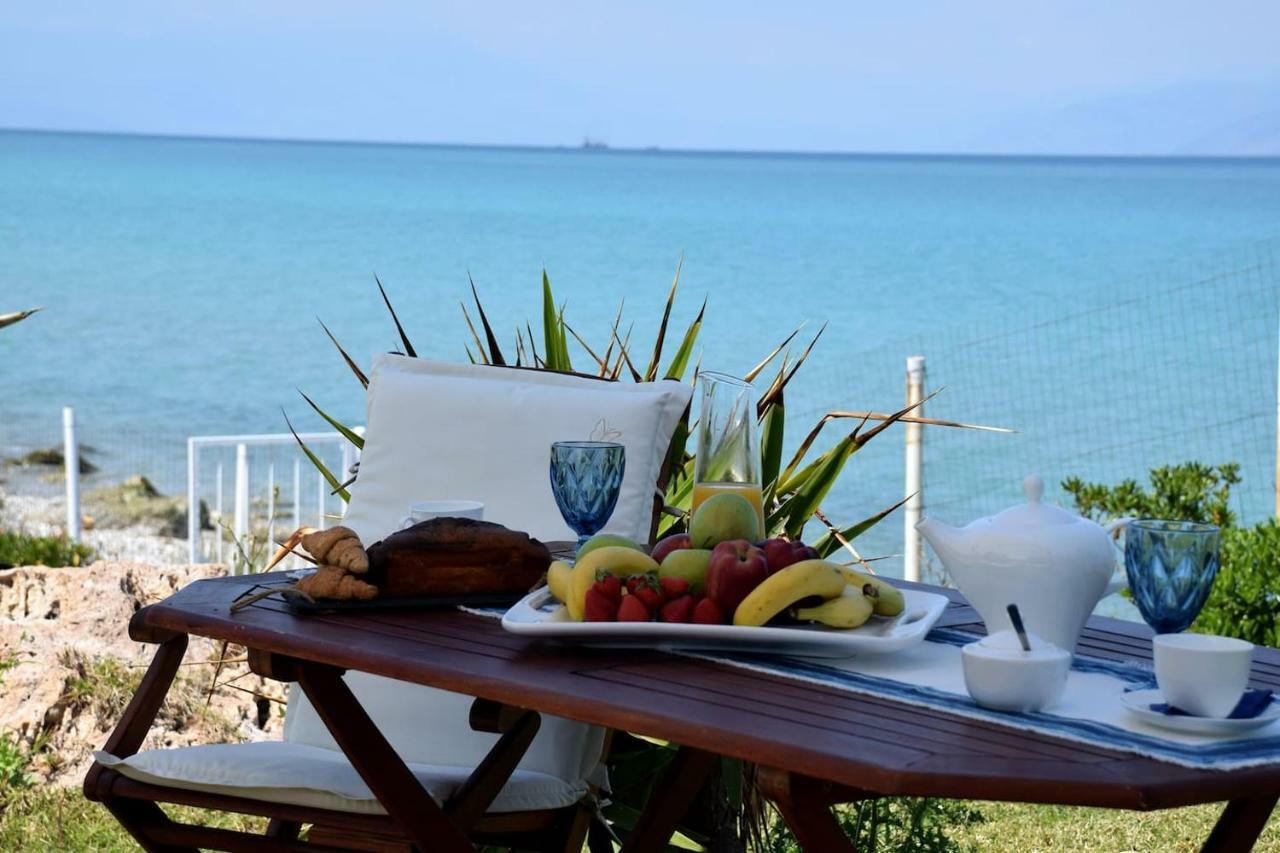 Kamari  Antorina Beachfront Villas With Private Pools מראה חיצוני תמונה