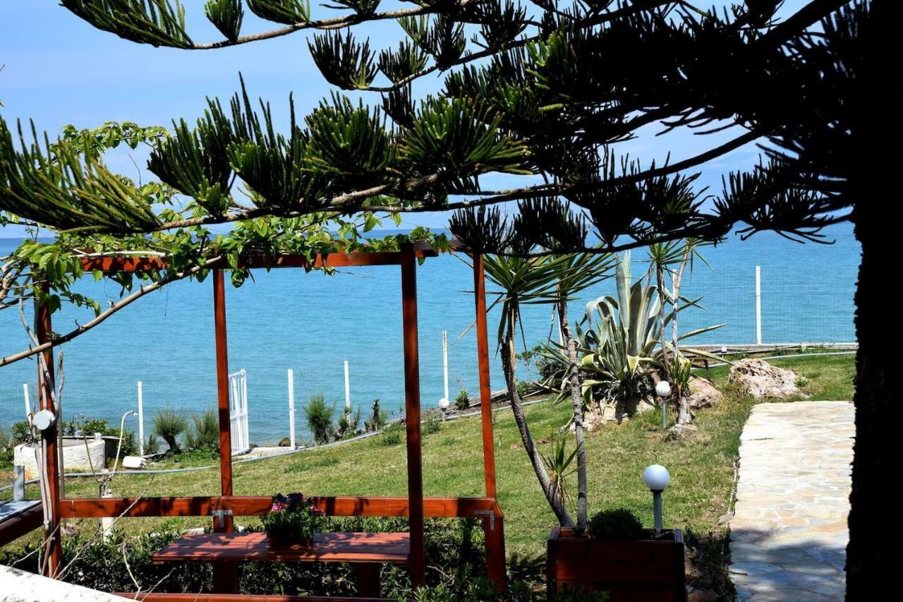 Kamari  Antorina Beachfront Villas With Private Pools מראה חיצוני תמונה