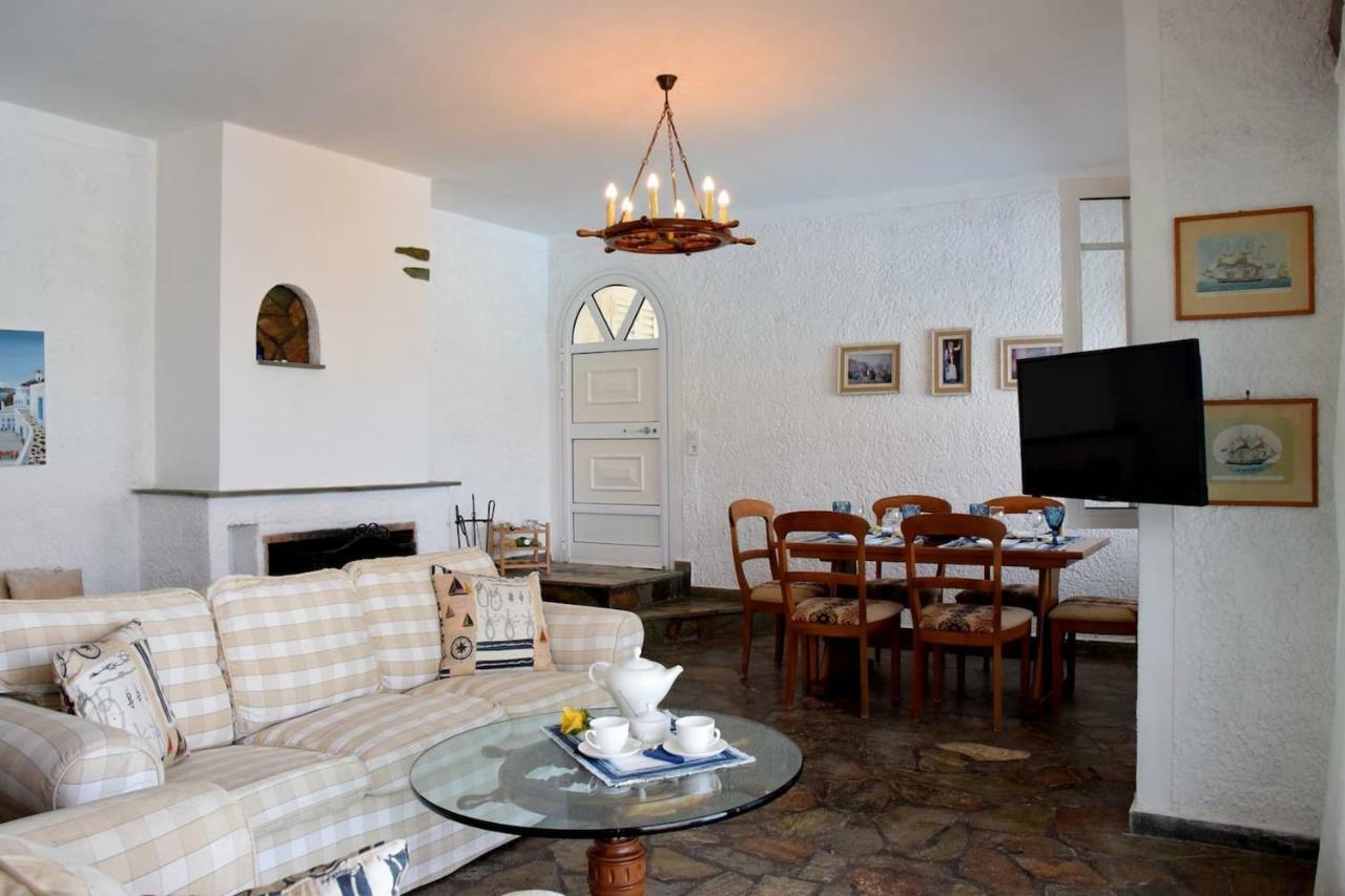 Kamari  Antorina Beachfront Villas With Private Pools מראה חיצוני תמונה